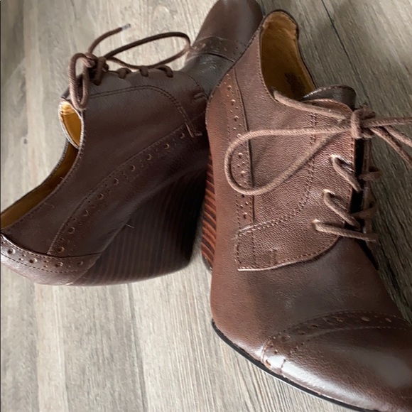 Nine West Leather Lace Up Ankle Bootie Wedges - Picture 8 of 9